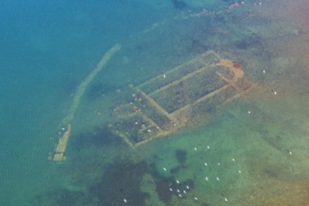 TURCI NE VERUJU SVOJIM OČIMA: Iz jezera isplivala pravoslavna crkva! (FOTO)