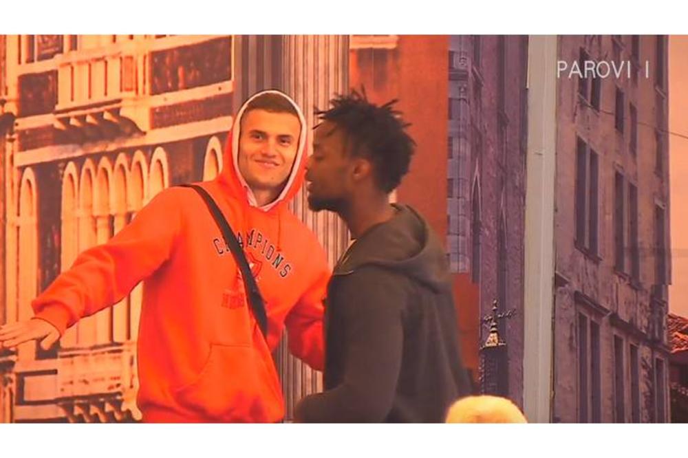 BAKI B3 REŠIO DA SE NA VELIKA VRATA VRATI NA SCENU: Njih četvorica napravili neviđenu žurku u dvorištu vile!