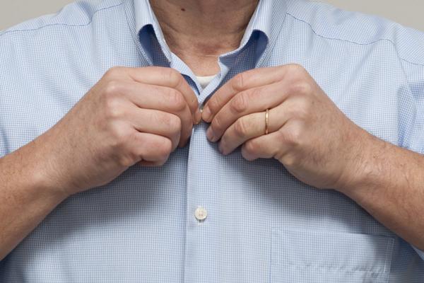 UKOLIKO VAM JE OTPALO DUGME, ODMAH GA UŠITE: Ovo SRPSKO VEROVANJE ne zanemarujte, inače vas čeka nešto jako LOŠE