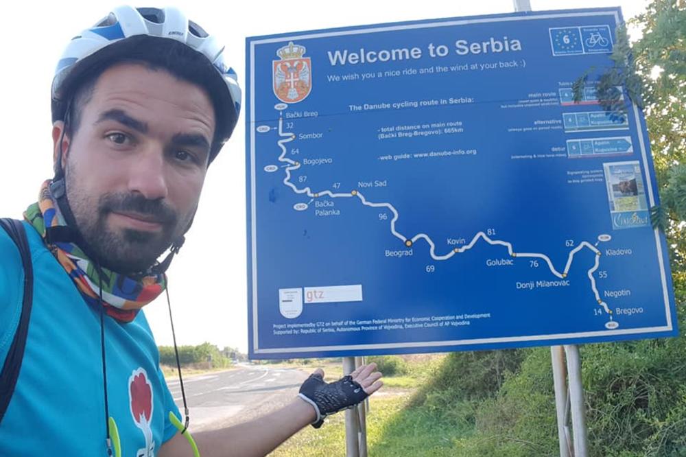 GRK POKUŠAVA DA PREŽIVI U SRBIJI S 0 DINARA! Vozi BICIKL u HUMANITARNE SVRHE, oslanja se samo na DOBRU VOLJU LJUDI