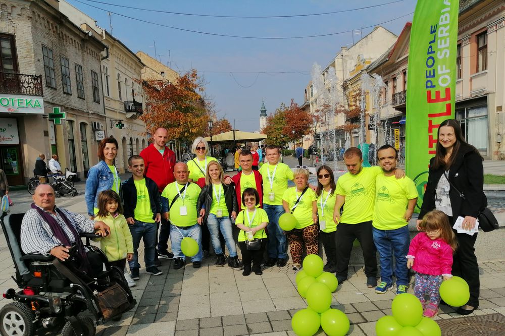 NIJE BITNO KOLIKO SI VISOK, BITNO JE NA KOJOJ VISINI IGRAŠ! Obeležen svetski dan osoba izrazito niskog rasta (FOTO)