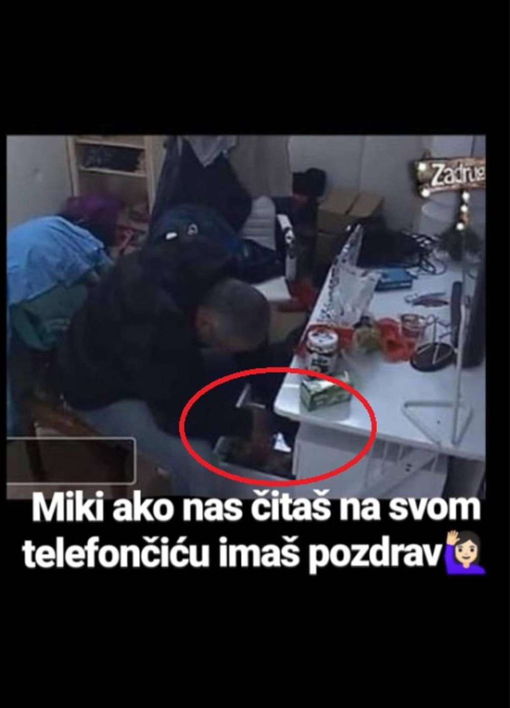 Miki je stavio telefon u fioku  