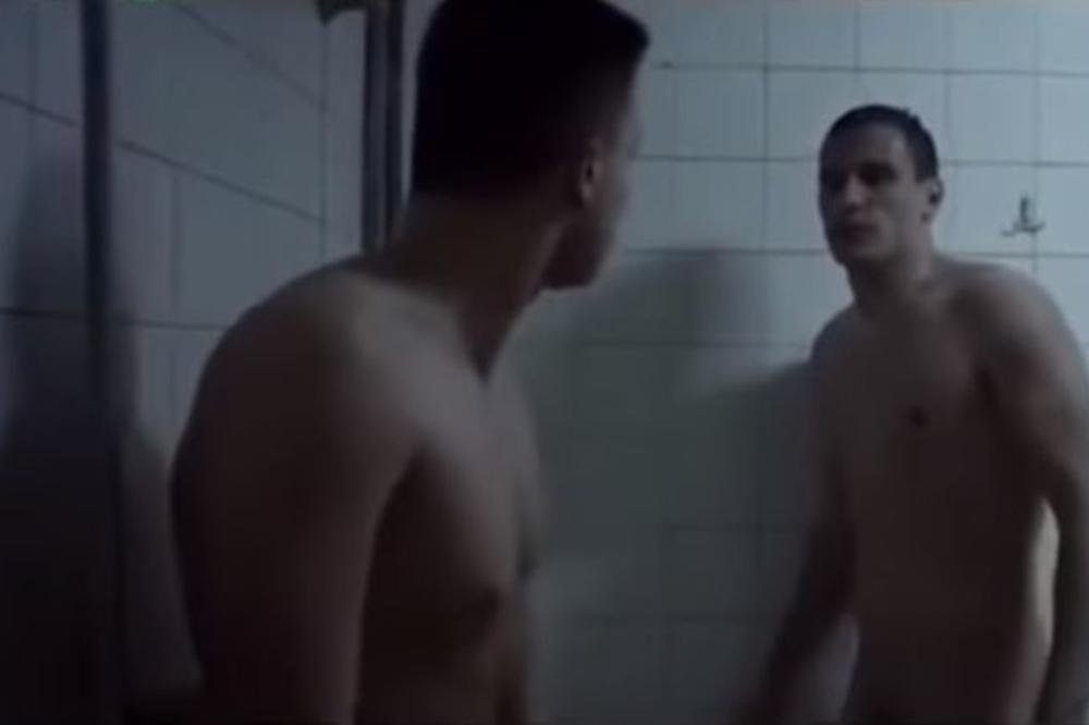 SRPSKI GLUMCI ZAVRŠILI U FILMOVIMA ZA ODRASLE: Gej scena osvanula na neočekivanom sajtu! (FOTO)