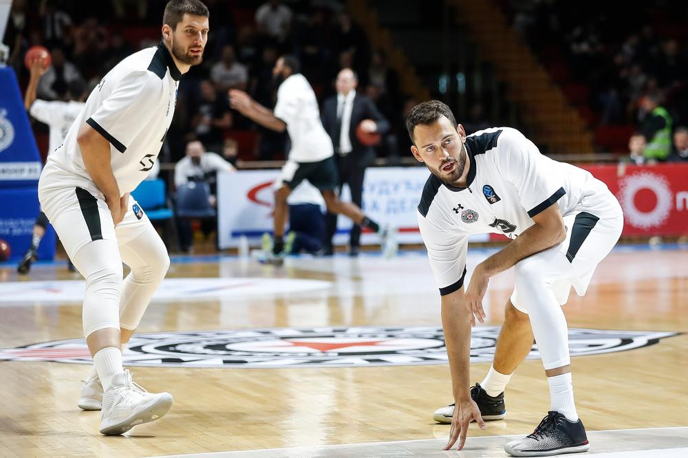 JANKOVIĆ KUPIO GROBARE: Bivši igrač Zvezde zapevao Partizanove pesme i podigao sve frakcije na noge!