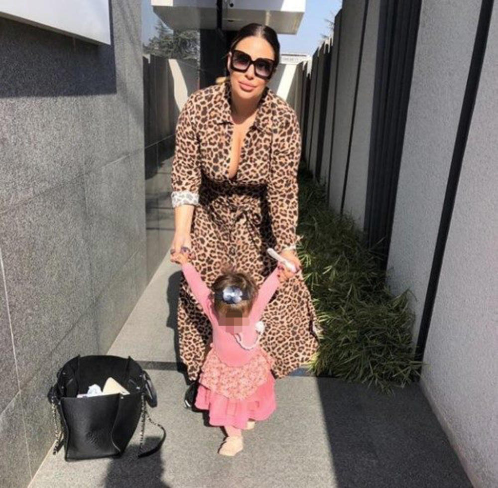 Ana Nikolić sa ćerkom Tarom  