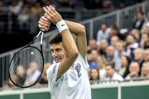 TO SAMO NJEMU MOŽE PASTI NA PAMET: Znate li šta Đoković radi u mrklom mraku?!