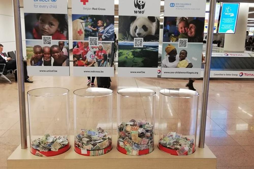 OVA FOTOGRAFIJA NAJBOLJE GOVORI KAKVI SMO LJUDI POSTALI: Kome biste vi najradije pomogli?