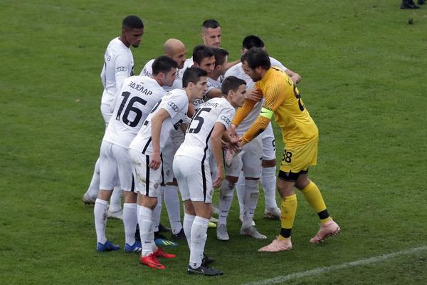 PARTIZAN U ČETVRTFINALU KUPA: Zakarić kaznio Zemunce za propuštene zicere i rešio meč!