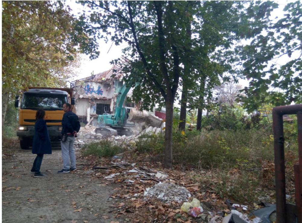Građevinska inspekcija započela je danas rušenje dva velika nelegalna objekta  
