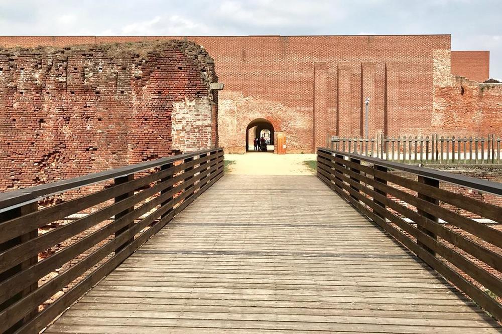 ŠTA STEFANA VELJKOVIĆ RADI TRI DANA POSLE OSVAJANJA SVETA? Postaje princeza na dvorcu u Novari!