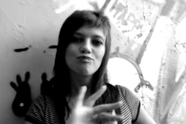 KIJA SE POJAVLJUJE U SVAKOM SPOTU BIVŠEG DEČKA! Ovako je izgledala u spotu poznatog REPERA!