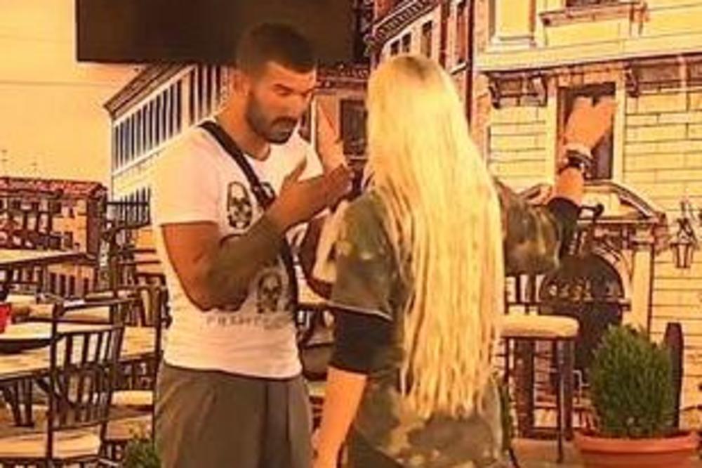 VRTI GA OKO MALOG PRSTA! Lakić POLUDEO zbog Coke! (FOTO)