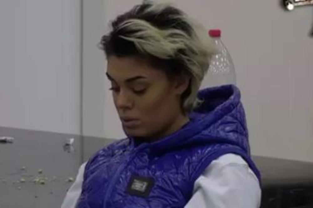 PRAVIM DEBILA OD SEBE: Mina Vrbaški se RASPLAKALA, a ONI je TEŠILI! (VIDEO)