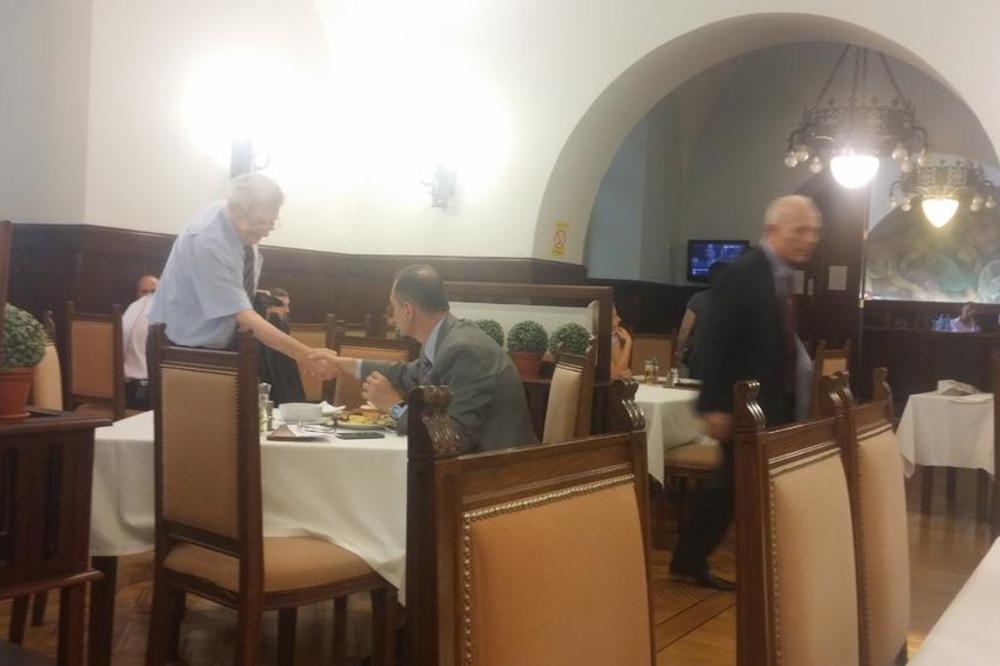 NEMA BUĐAVOG SIRA, NI MLEKA OD BADEMA, POSLANICI TAMANE VOJNIČKI PASULJ! Ponovo se raspravlja o ručku u Skupštini!