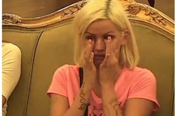 OTVORILA DUŠU: Ljubica grcala u SUZAMA jer je roditelji nisu izveli na PRAVI PUT!