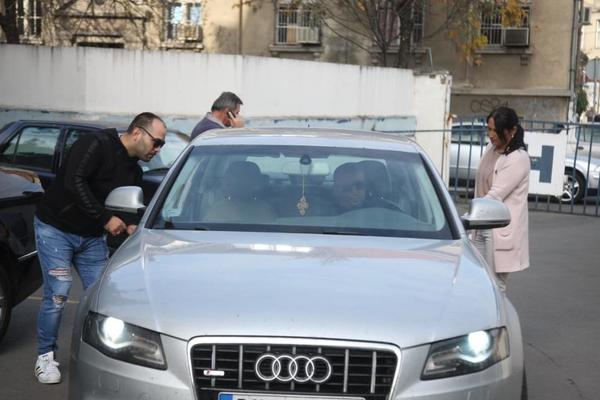 OD SADA SAMO MAJKA MOŽE NA INTENZIVNU NEGU! Brat Darka Lazića otkrio ko sme da uđe da vidi pevača