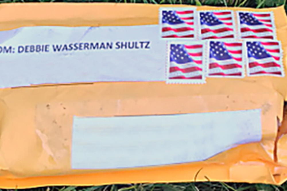 FBI NA TRAGU POŠILJALACA EKSPLOZIVNIH PAKETA? Istraga ih je odvela do pošte u Floridi!