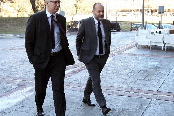 SUDAR TITANA! SAŠA JANKOVIĆ UDARIO NA ŠUTANOVCA koji je stao u odbranu VLASTI povodom slučaja MANIJAKA IZ TRAMVAJA