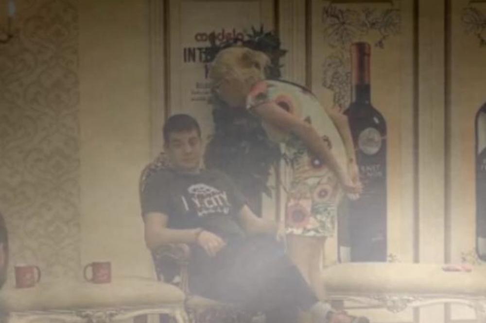 KAKVA ŠAMARČINA! Iva udarila Marinkovića preko usta, nije mogao da dođe sebi od šoka!