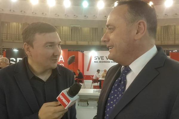ESPRESO JE U VRHU MOJIH PRIORITETA! Ministar Antić posetio naš štand na Sajmu medija (VIDEO)