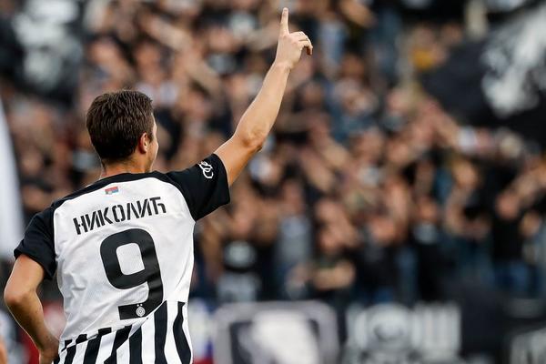 MOŽEMO DA SVARIMO DA SMO DRVA, MAJMUNI I BALVANI, ALI NE I OVO: Nemanja Nikolić opet o navijačima!