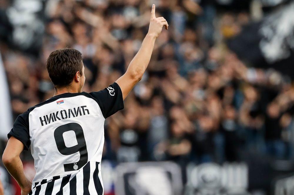 MOŽEMO DA SVARIMO DA SMO DRVA, MAJMUNI I BALVANI, ALI NE I OVO: Nemanja Nikolić opet o navijačima!