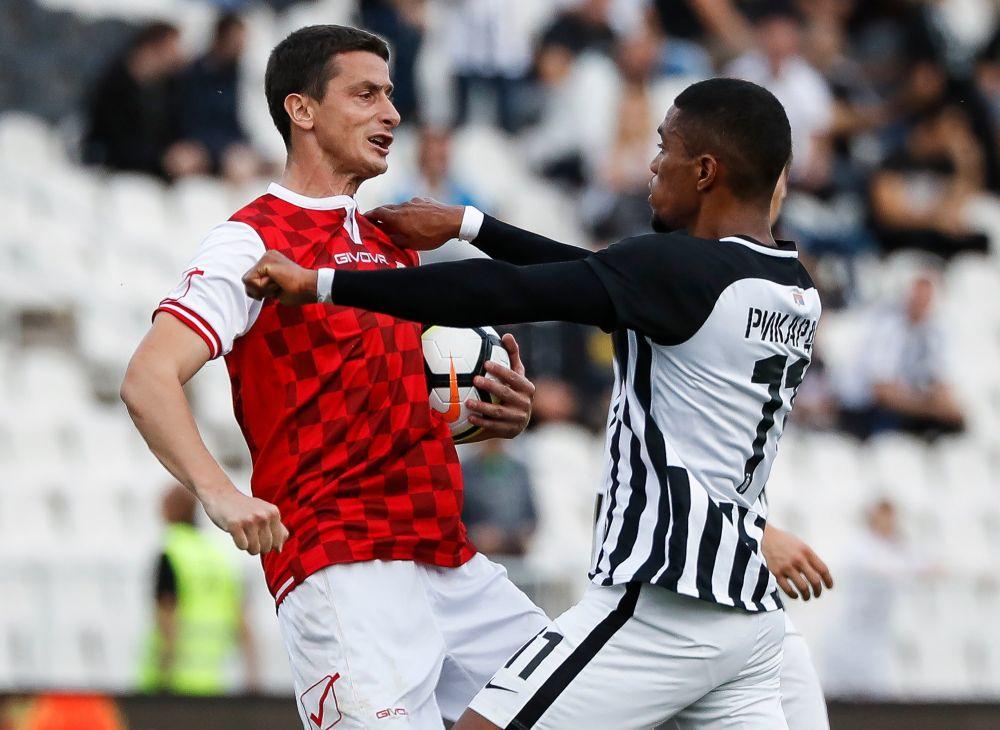 Veškovac i Gomeš u klinču  