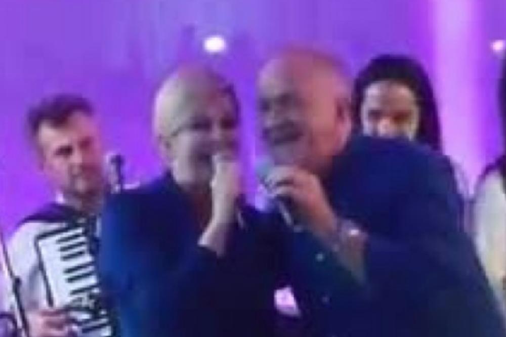 KAD MOŽE DODIK MOŽE I KOLINDA: Predsednica Hrvatske održala govor, pa se latila mikrofona! Evo kako peva (VIDEO)