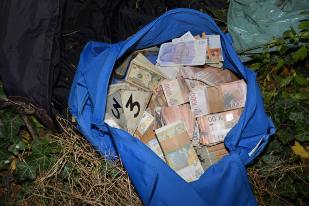 FILMSKA PLJAČKA U SUBOTICI: Deda (73) sa ekipom POHARAO BANKU, pa MILIONE sakrili u šumi! (FOTO)