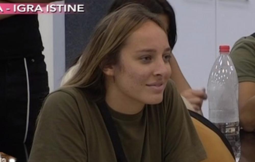 Njeni fanovi pišu knjigu za nju  