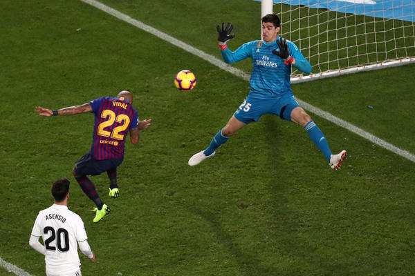 BARSA PREGAZILA REAL: Ovo više nije El Klasiko, Suarezov het-trik tera Lopetegija sa kraljevske klupe!