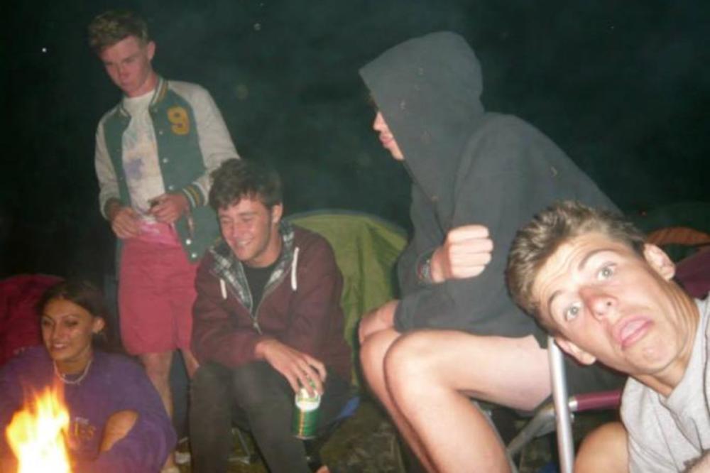 PIO S KOLEGAMA S FAKSA IZ SVINJSKE LOBANJE, A SLEDEĆEG DANA BIO JE MRTAV: Smrtonosna inicijacija brucuša! (FOTO)