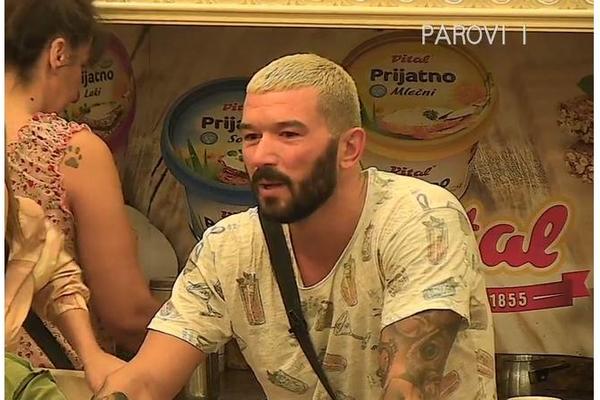 HVALITE ME USTA MOJA! Nikola Lakić opleo HVALOSPEV o sebi samom