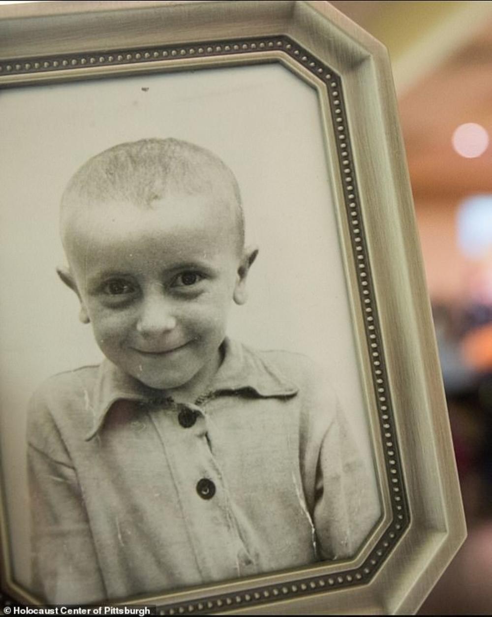 Sametova fotografija iz logora 