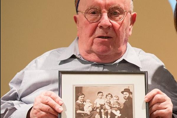 PREVARIO SMRT DVA PUTA: Preživeo je NACISTIČKI LOGOR, a onda zakasnio u SINAGOGU SMRTI zbog neverovatnog incidenta!