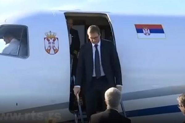 CRVENI TEPIH I GARDA ZA DOČEK VUČIĆA! Predsednik Srbije kao CAR dočekan u Turskoj (FOTO)