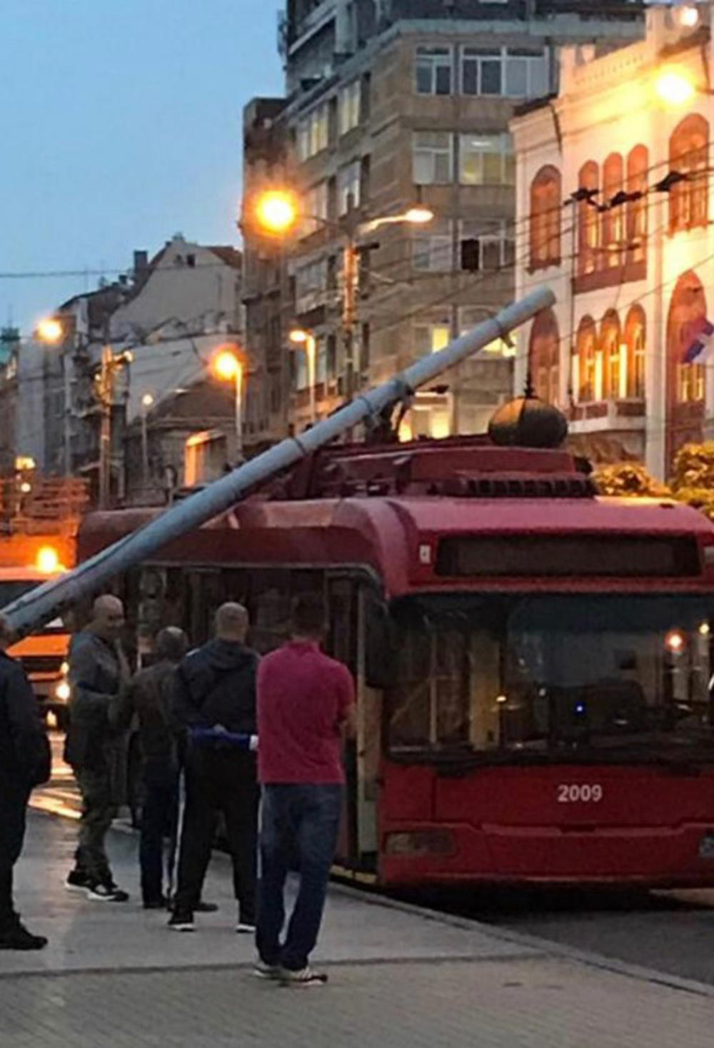 Bandera je pala na trolu  