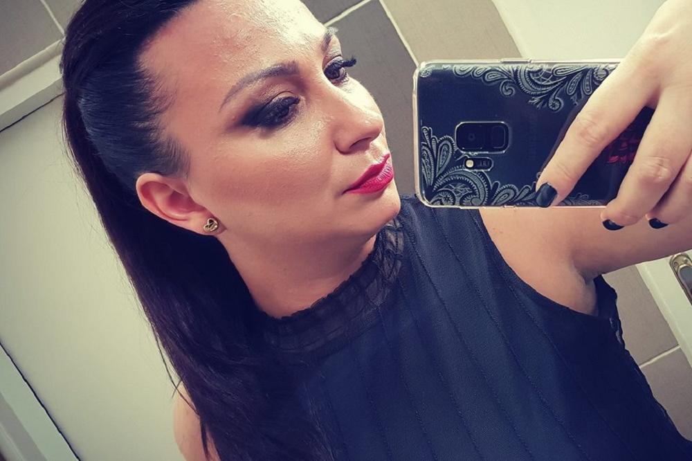 OPTUŽUJU JE DA JE BOT I DA NE POŠTUJE SKUPŠTINU! Milena je napravila SELFI u parlamentu i izazvala HAOS (FOTO)