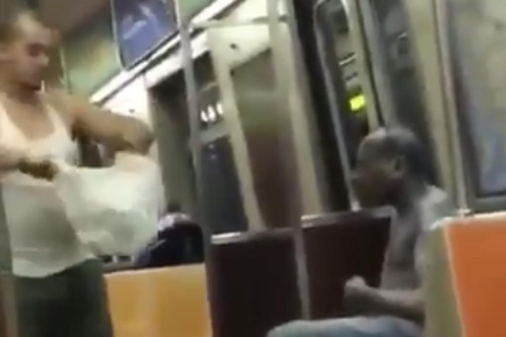 SCENA KOJA VRAĆA VERU U LJUDE: Sedeo je bez majice u prevozu, a onda mu je prišao momak i ODUŠEVIO svet! (VIDEO)