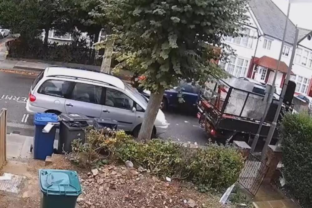 OVAKVU KRAĐU JOŠ NISTE VIDELI: Nadzorne kamere snimile neverovatno DRSKOG lopova! (VIDEO)