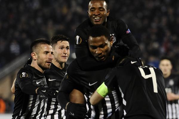 ROĐENI U ISTOM GRADU: Imamo novi brat u crno-beli!