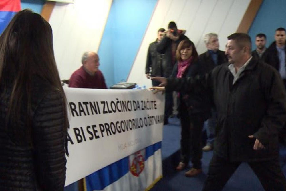 POTVRĐENA PRESUDA: Osmoro aktivista i aktivistkinja osuđeno zbog protesta protiv ratnog zločinca!