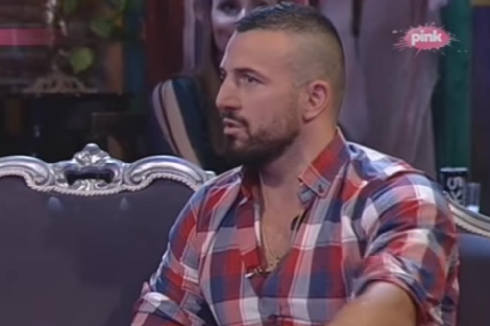 TOMOVIĆ POBESNEO PA ISPROZIVAO MIJATOVA: Gde rastu ti IMBECILI? Popi*am se na takve muškarce