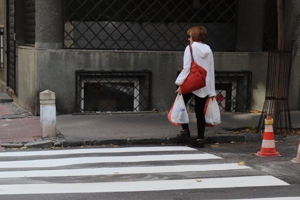 "GLEDAM TE I NE VIDIM NIŠTA": Srela ženu na pešačkom, ono što joj je rekla, PREOKRENULO JOJ JE ŽIVOT!