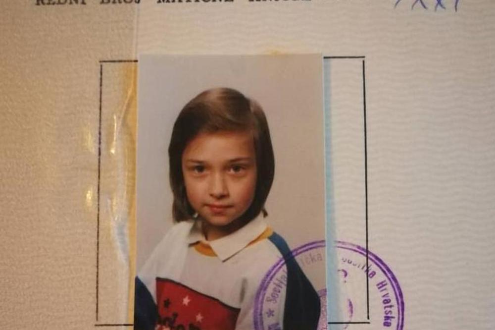 DA LI PREPOZNAJETE OVU PEVAČICU?! Ova fotografija je nastala pre 32 godine! (FOTO)