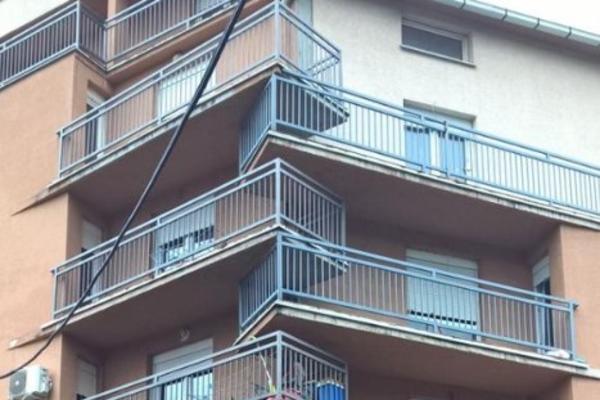 ŠTEK ZA ŠVALERE ILI BURE ZA KUPUS? Zgrada na Karaburmi postala HIT na društvenim mrežama, vidite li zašto? (FOTO)