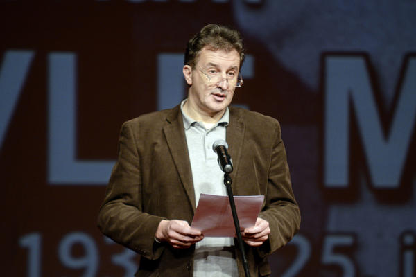 Vlada SMENILA DEJANA SAVIĆA sa mesta upravnika Narodnog pozorišta