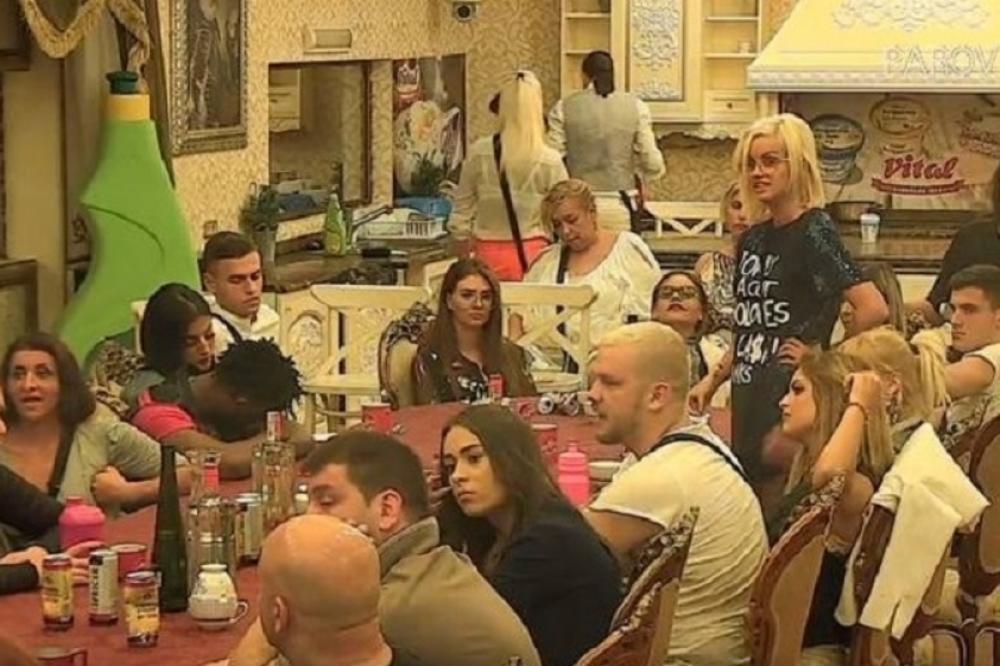 IMALA JE 0 ODSTO GLASOVA: Publika je nju izbacila iz PAROVA