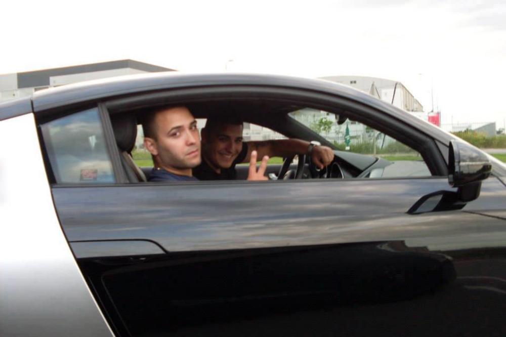 BRAT DARKA LAZIĆA NASTUPA 80 PUTA GODIŠNJE: Sad je poznato zašto se nikad ne pojavljuje u javnosti