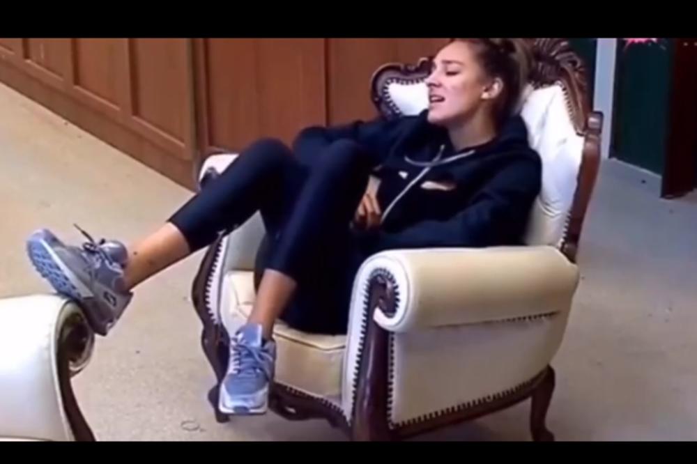 KAKO PEVA LUNA ĐOGANI? Kad se sredi njen glas u studiju, da se ne lažemo zvuči bolje od POLA ESTRADE